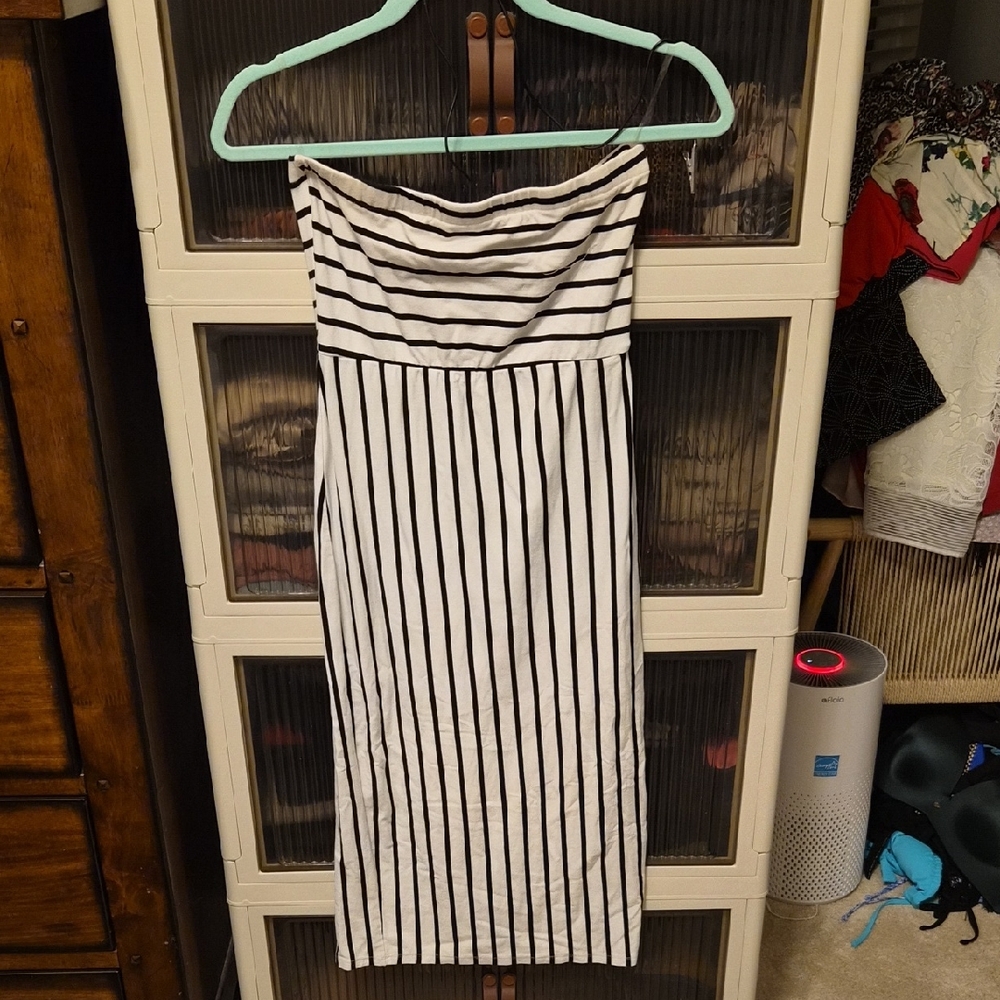 Heart & Hips Black and White Strapless Dress
